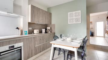 Refrigerador, microondas, horno y lavavajillas