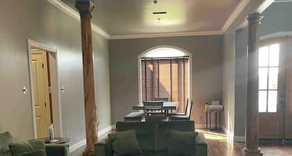 Spacious 5-bedroom house in lovely Blytheville with WiFi, fitness room