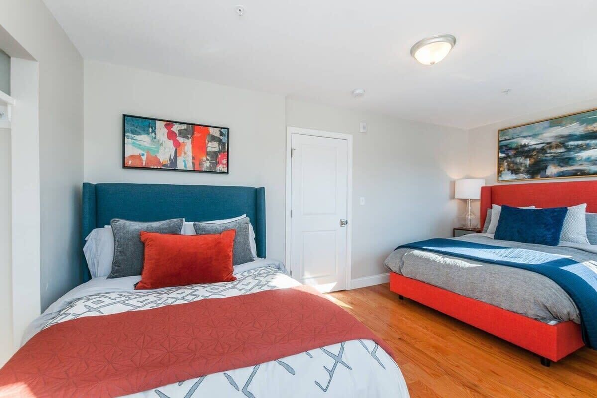 4 bedrooms, iron/ironing board, WiFi, bed sheets