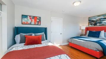 4 bedrooms, iron/ironing board, WiFi, bed sheets