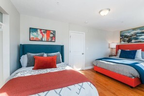 4 bedrooms, iron/ironing board, WiFi, bed sheets - Boston Apartment | near T (Boston)