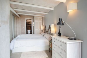 3 bedrooms, bed sheets