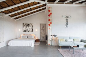 3 bedrooms, bed sheets - "Tranquility and Charm at the Olive Tree House - Love Garden Farm" (Tarifa)