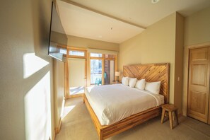 3 bedrooms, iron/ironing board, WiFi, bed sheets - Luxury, Balcony w/Views, Summer Activities (Keystone)