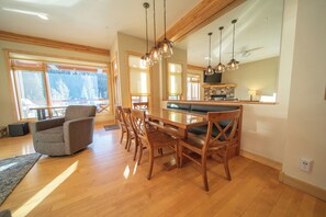 Interior - Luxury, Balcony w/Views, Summer Activities (Keystone)