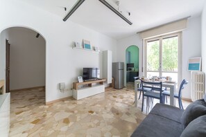 Appartement Confort, 1 lit double et 1 canapé-lit, cuisine | Coin séjour