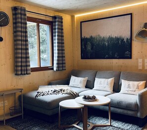TV, fireplace - Rustic, cozy hut with sauna at 1550m in the Turracher Höhe ski & hiking area (Winkl)