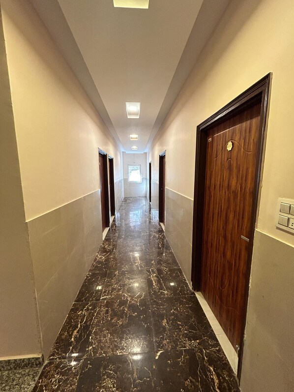 Deluxe Double Room, 1 Double Bed, Non Smoking, Mountain View | Living area