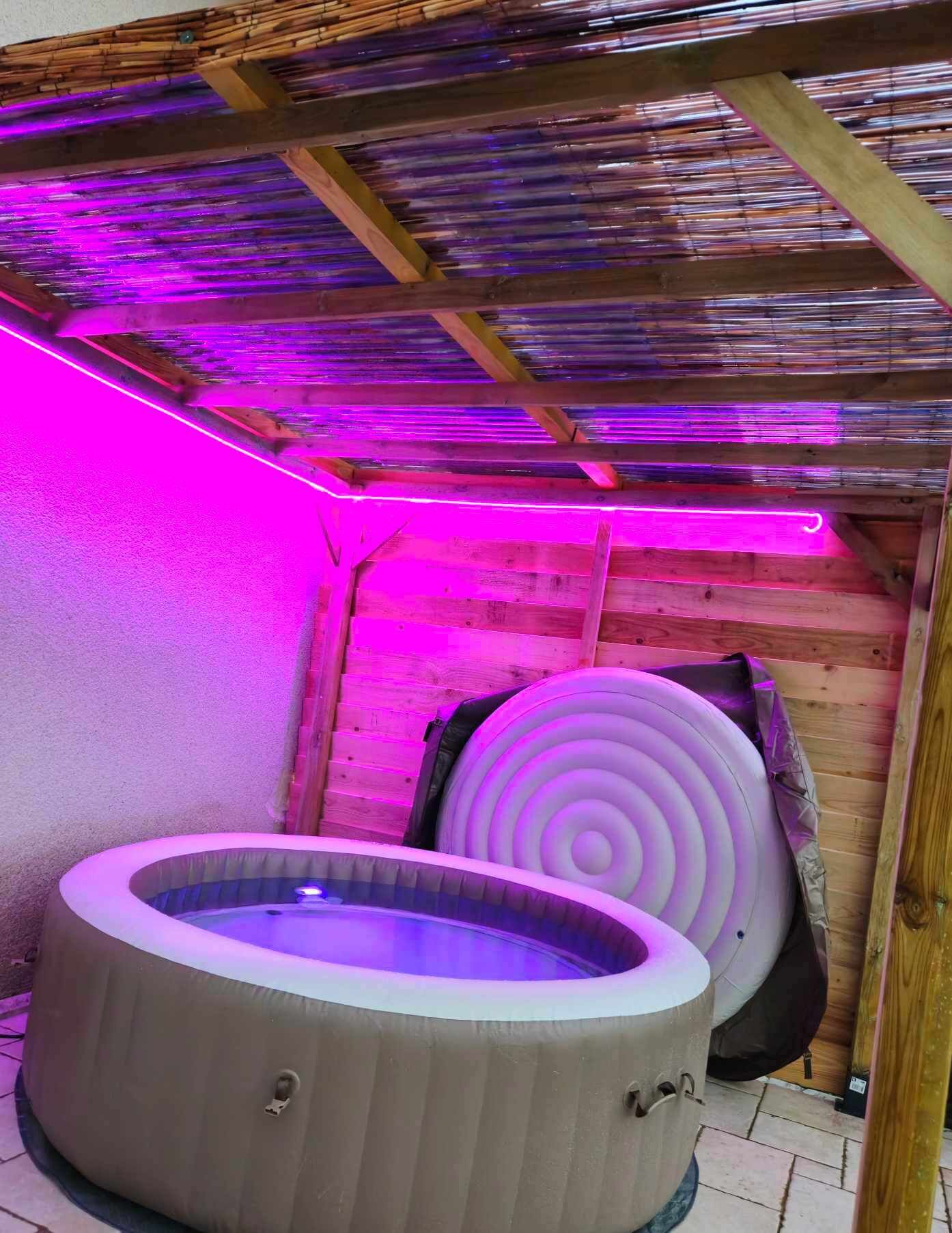 Tina de hidromasaje al aire libre