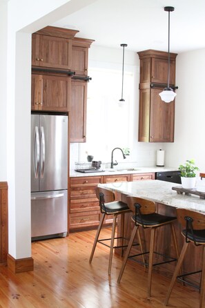 Refrigerador, microondas, horno, placa de cocina