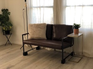 Smart TV - Charming 1-bedroom house with WiFi in lovely Bakersfield (Bakersfield)