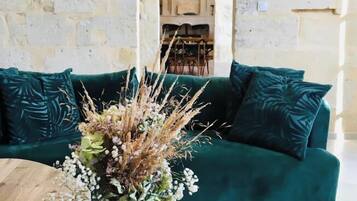 Comfort Apartment, Vineyard View | Lobby sitting area