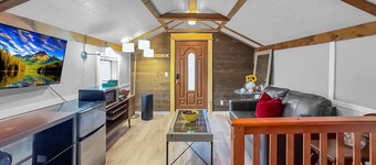 Timberline Lodge - Ski Wing - Charming chalet in downtown Ellicottville