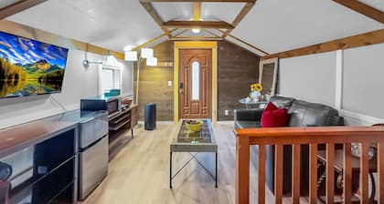 Timberline Lodge - Ski Wing - Charming chalet in downtown Ellicottville