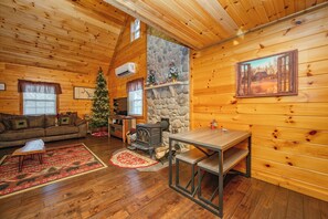 TV, fireplace, DVD player - Charming Dog Friendly Retreat w/ Fire Pit & Hot Tub (McHenry)