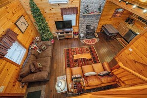 TV, fireplace, DVD player - Charming Dog Friendly Retreat w/ Fire Pit & Hot Tub (McHenry)