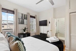2 bedrooms, desk, iron/ironing board, WiFi