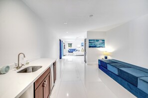 Interior - Heated Pool & Tiki Hut! Air Hockey+Close To Beach! (Fort Lauderdale)