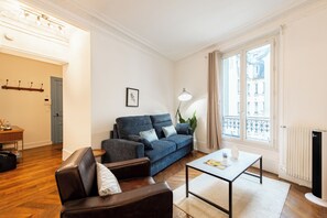 Living area - Nice and large apartment near the famous Moulin Rouge and metro in Montmartre (Paris)