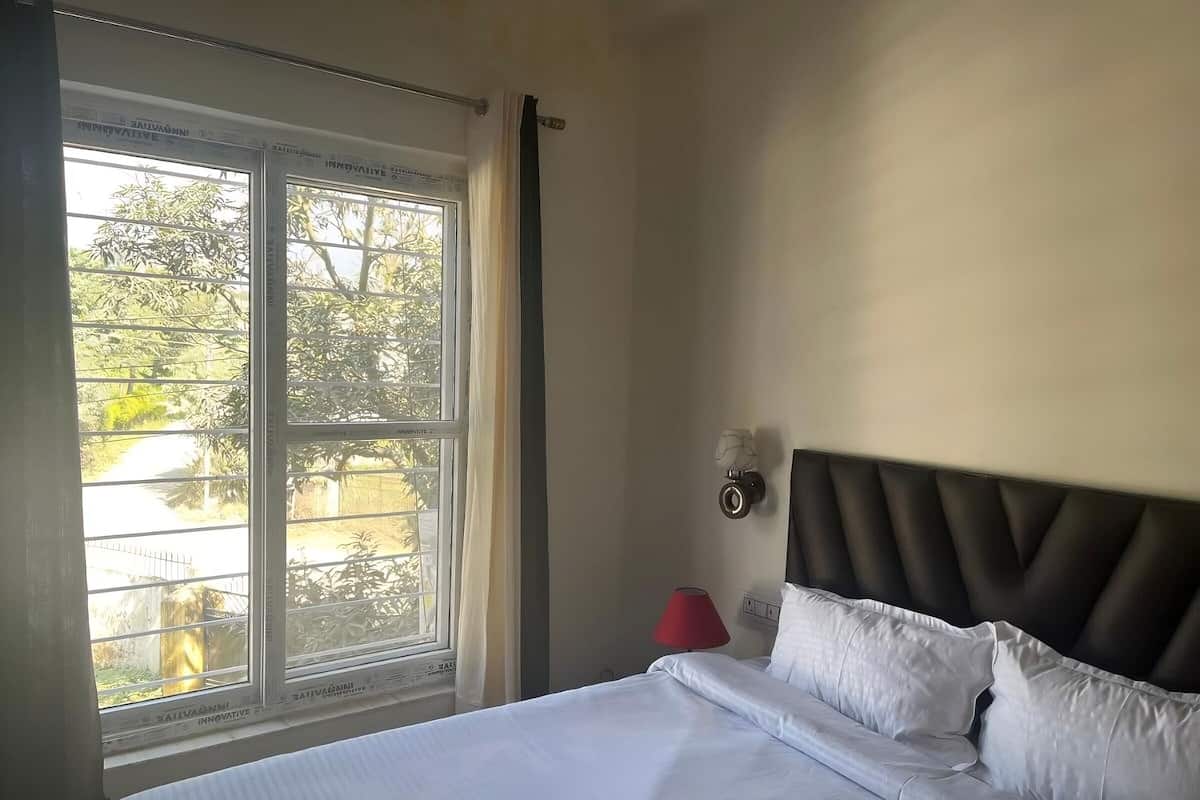 Deluxe-Zimmer, 1 Doppelbett, eigenes Bad, Hügelblick