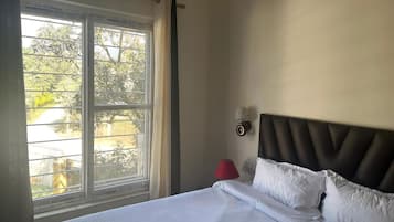 Deluxe-Zimmer, 1 Doppelbett, eigenes Bad, Hügelblick | Kostenloses WLAN