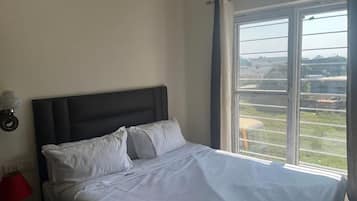 Deluxe-Zimmer, 1 Doppelbett, eigenes Bad, Hügelblick | Kostenloses WLAN
