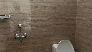 Deluxe Room, 1 Double Bed, Private Bathroom, Hill View | Bathroom | Shower, free toiletries, towels, soap