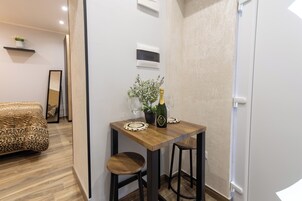 Frigobar, cafetera expreso