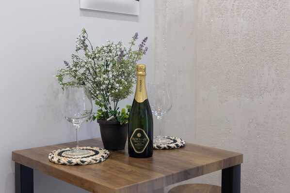 Deluxe Double Room | Private kitchen | Mini-fridge, espresso maker