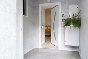 Deluxe Triple Room | Laptop workspace, blackout drapes, iron/ironing board, free WiFi