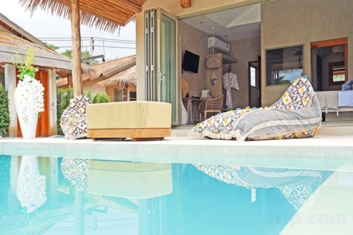 Family Room With Private Pool