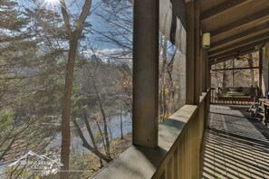 Property grounds - Sweet Water Retreat- 2/2 River Front, dog friendly, HOT TUB, fenced area (Ellijay)