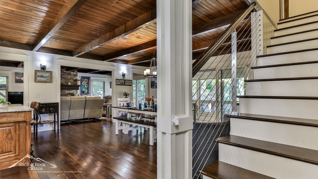 Lake Reflections | Sleeps 6 | No Pet Fee | Lakefront W/dock | Paved | Hot Tub - Hiawassee, GA