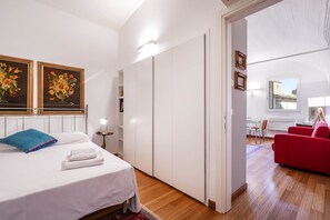 1 dormitorio, tabla de planchar con plancha, wifi gratis y ropa de cama