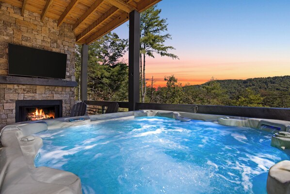 Outdoor spa tub