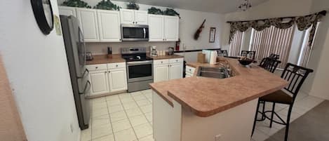 Casa, 4 habitaciones | Cocina privada