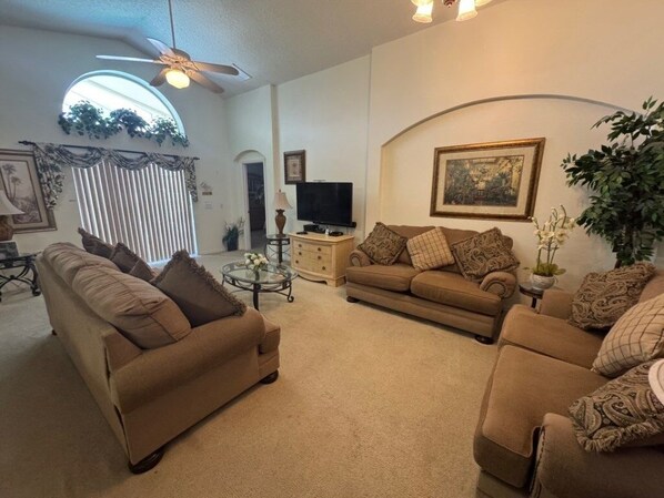 Maison, 4 chambres | Coin séjour