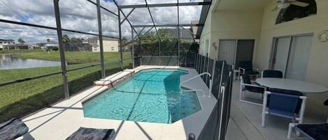 Talo, 4 makuuhuonetta | Uima-allas | Lämmitetty uima-allas