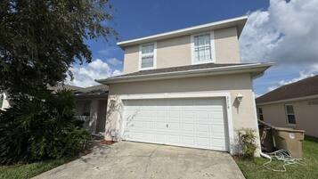 House, 4 Bedrooms | Exterior