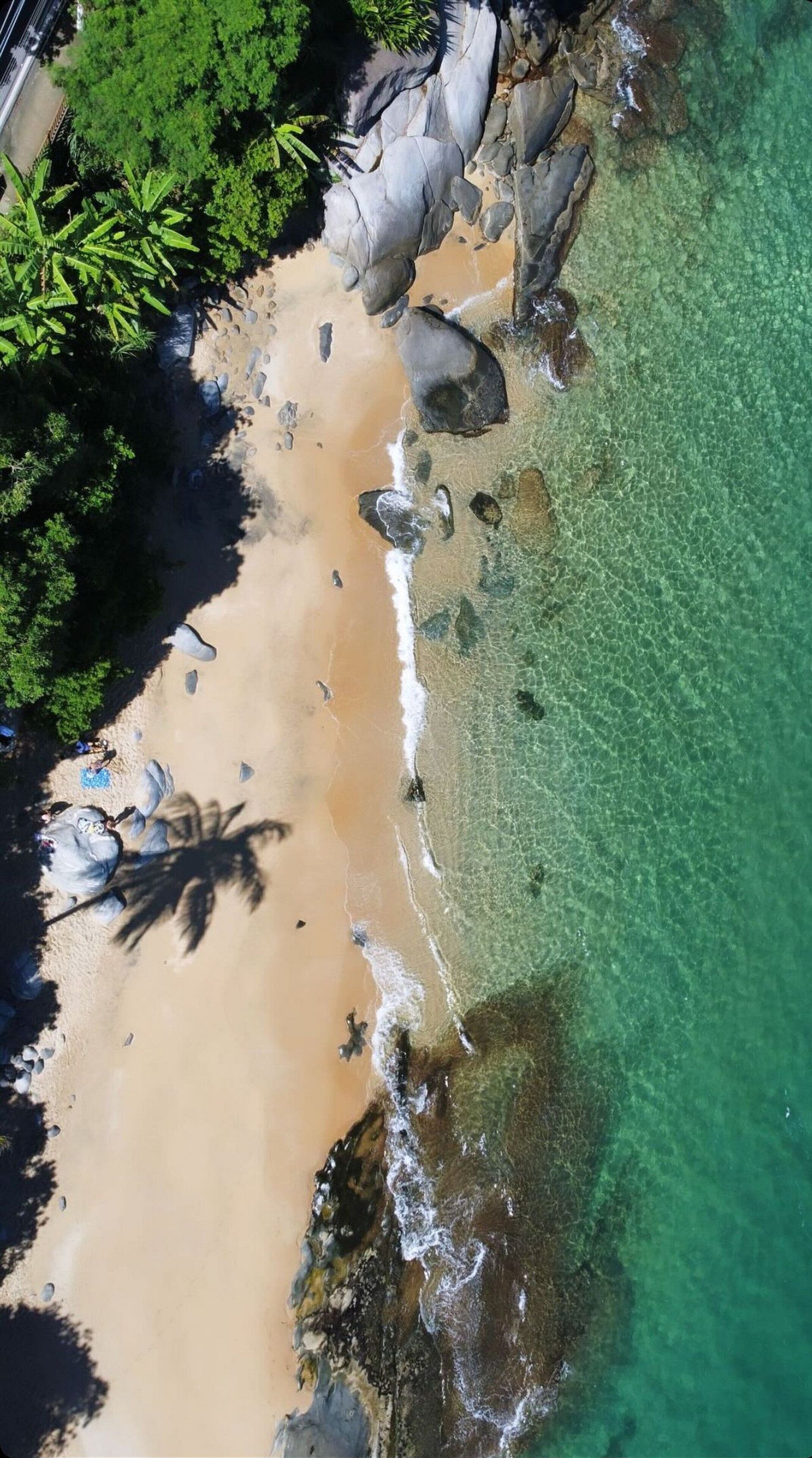 Na praia, guarda-sóis, bar na praia 