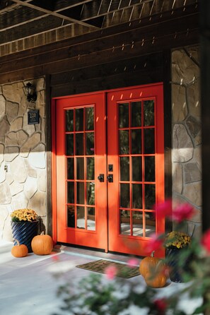 Exterior detail - Private and Spacious Cabin with Hot Tub, Pool Table and Arcade (Cosby)