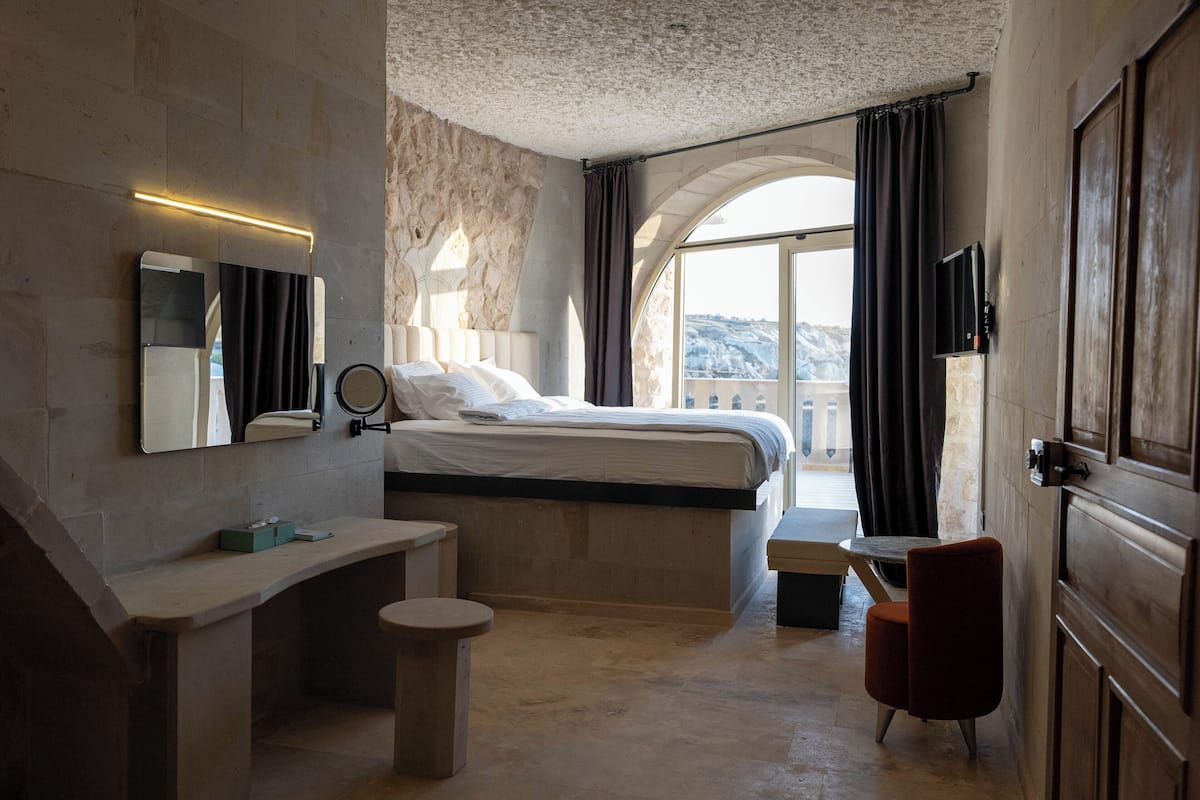 Habitación empresarial doble, vista al patio | 1 habitación, ropa de cama de alta calidad y camas con efecto memoria