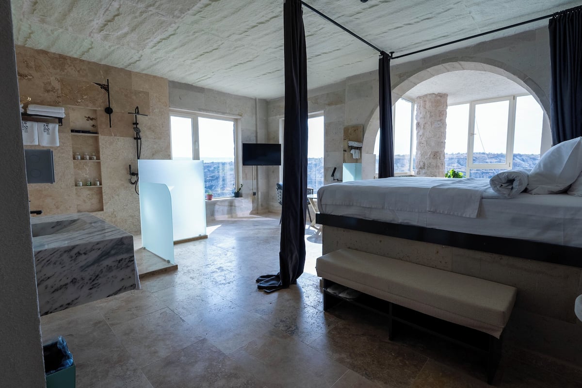 Habitación cuádruple de lujo, vista al valle | 1 habitación, ropa de cama de alta calidad y camas con efecto memoria