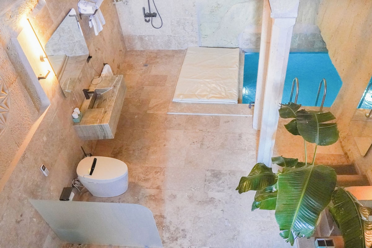 Habitación doble Royal, vista al valle | Baño | Tina y regadera independientes y regadera con hidromasaje