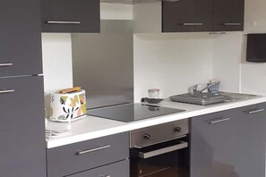 Private kitchen - Gîte Rosemary floor in house (Ambutrix)