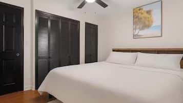 3 bedrooms, in-room safe, desk, iron/ironing board