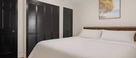 3 chambres, coffres-forts dans les chambres, bureau