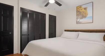 Capitol Hill King Bed Suite+Free Parking+Private Lounge