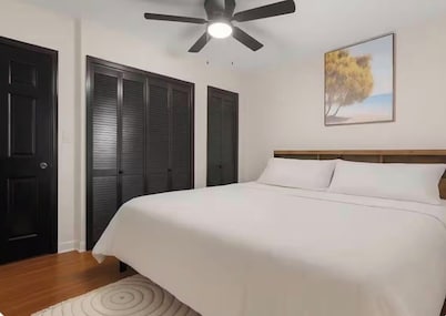 Capitol Hill King Bed Suite+Free Parking+Private Lounge
