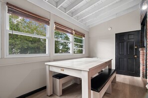 Dining - Capitol Hill King Bed Suite+Free Parking+Private Lounge (Washington)